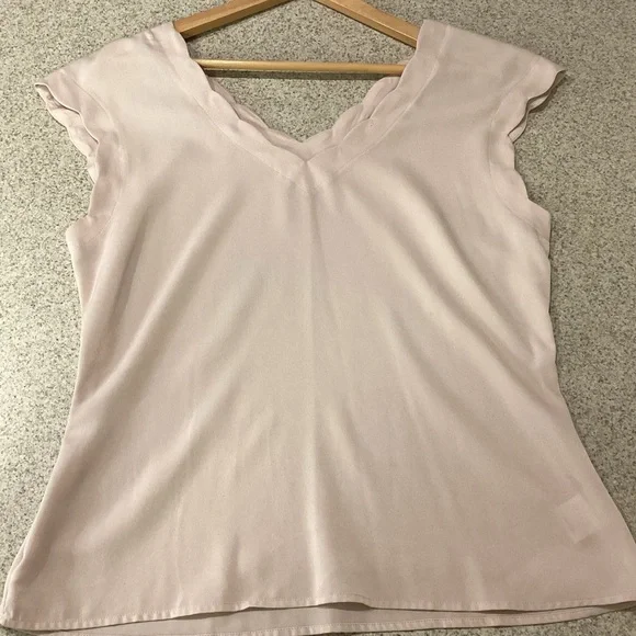 Express Light Pink Scalloped Top - Picture 4 of 10